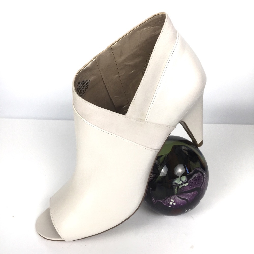 Bandolino ivory open toe boot shoe W/ 3 1/4”heel10